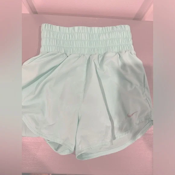 Nike women’s shorts size XS - Picture 2 of 2